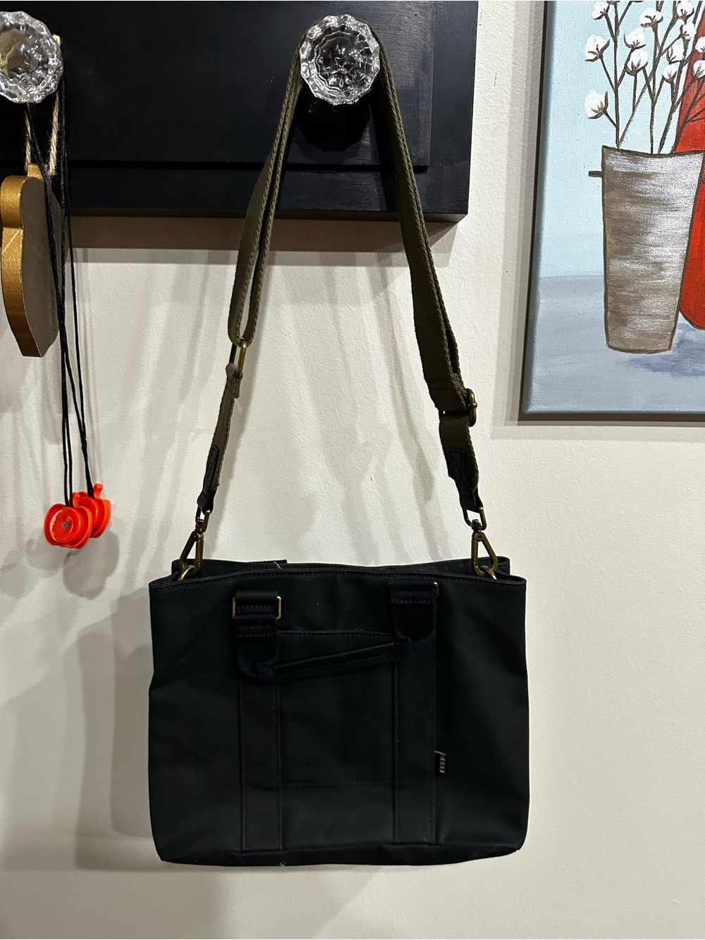 Classic Black Crossbody Tote Bag with Adjustable Strap